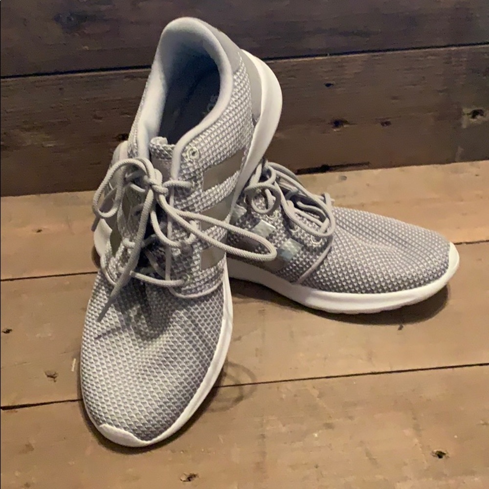 Adidas memory foam tennis shoes